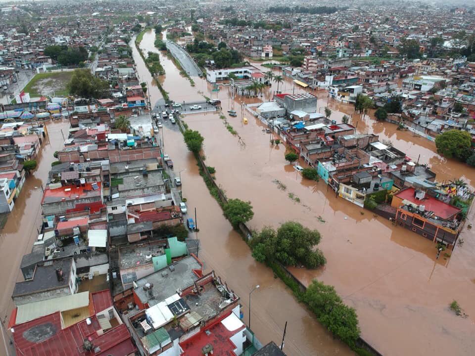 Se inundan varias vialidades en Morelia por lluvias - inundaciones-morelia-lluvias-4