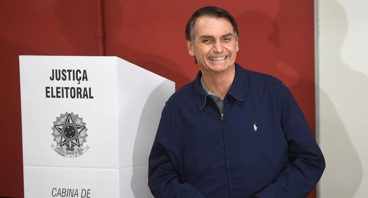 Inician elecciones en Brasil con Bolsonaro como favorito