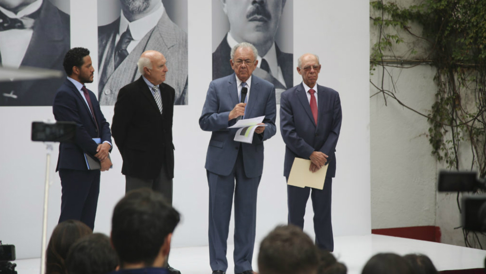 Próximo gobierno garantizará inversiones por aeropuerto: López Obrador - javier-jimenez-espriu-1