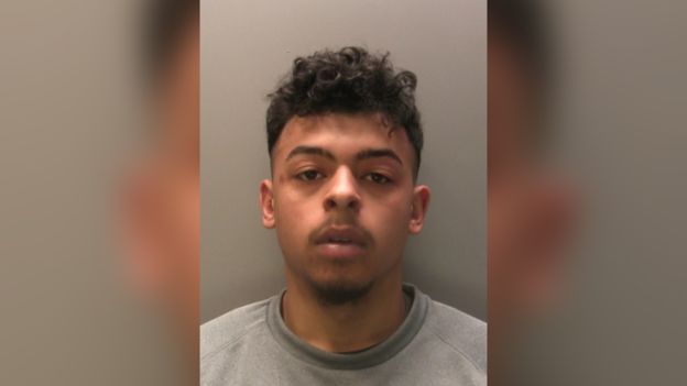 #Video Sujeto arrolla a dos mujeres afuera de club nocturno - joven-atropella-a-mujeres-en-newport