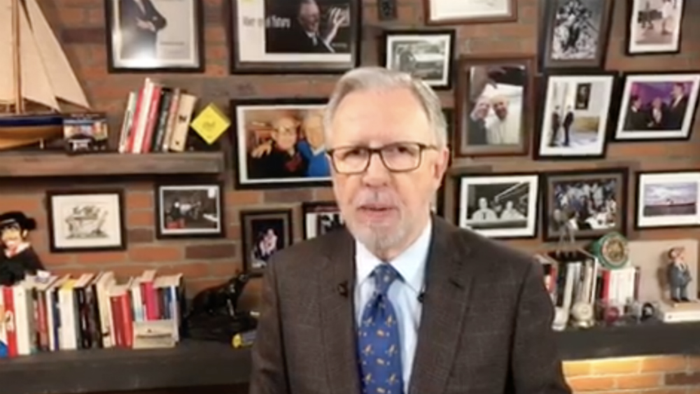 ¡Las Noticias! AMLO monta guardia de honor en Plaza de las Tres Culturas