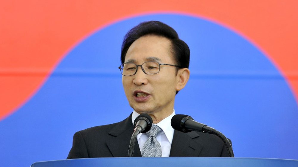 Condenan a expresidente surcoreano a 15 años de cárcel por corrupción