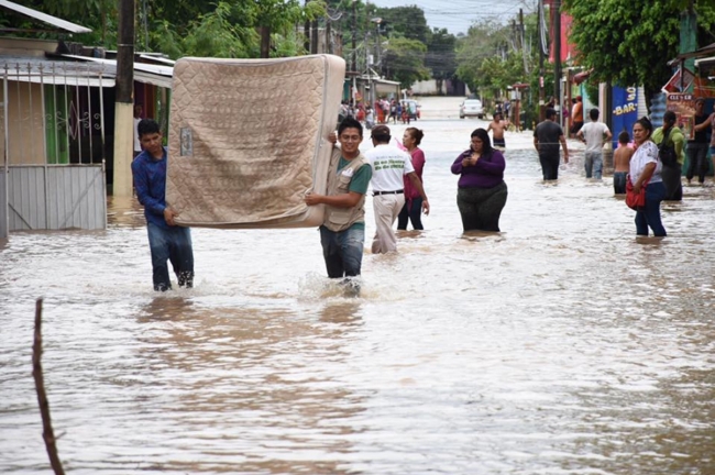Declaran emergencia por lluvias en 13 municipios de Veracruz - lluvias-veracruz1