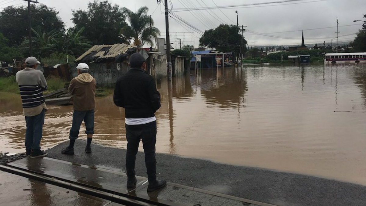 Huracán Willa se degrada a categoría 3, tocará tierra esta tarde