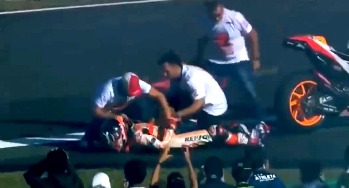 #Video Marc Márquez se disloca el hombro festejando
