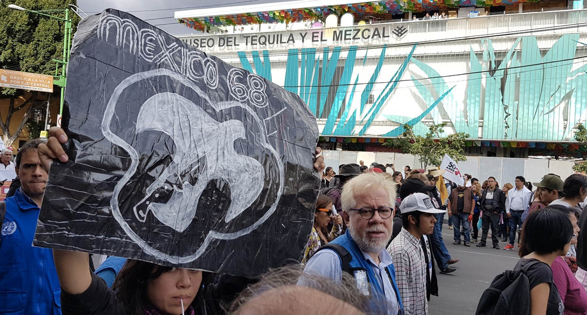 Saldo blanco tras marcha en conmemoración del movimiento de 1968: autoridades - marcha-movimiento-68-eje-central-3