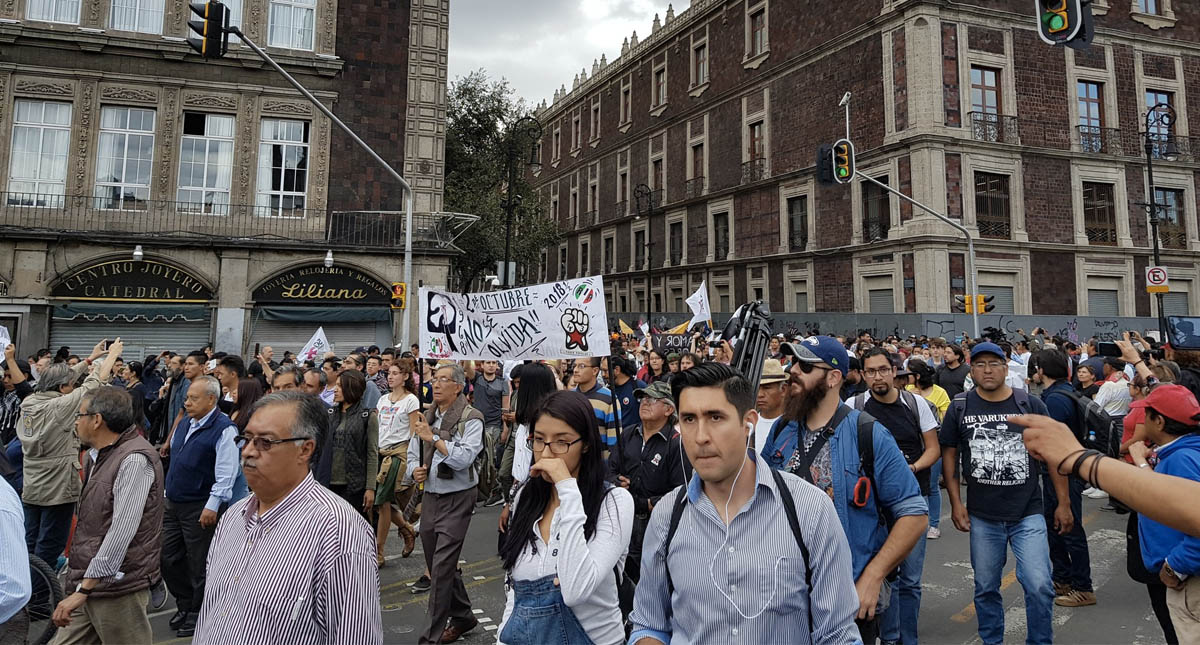 Saldo blanco tras marcha en conmemoración del movimiento de 1968: autoridades - marcha-movimiento-68-zocalo-2