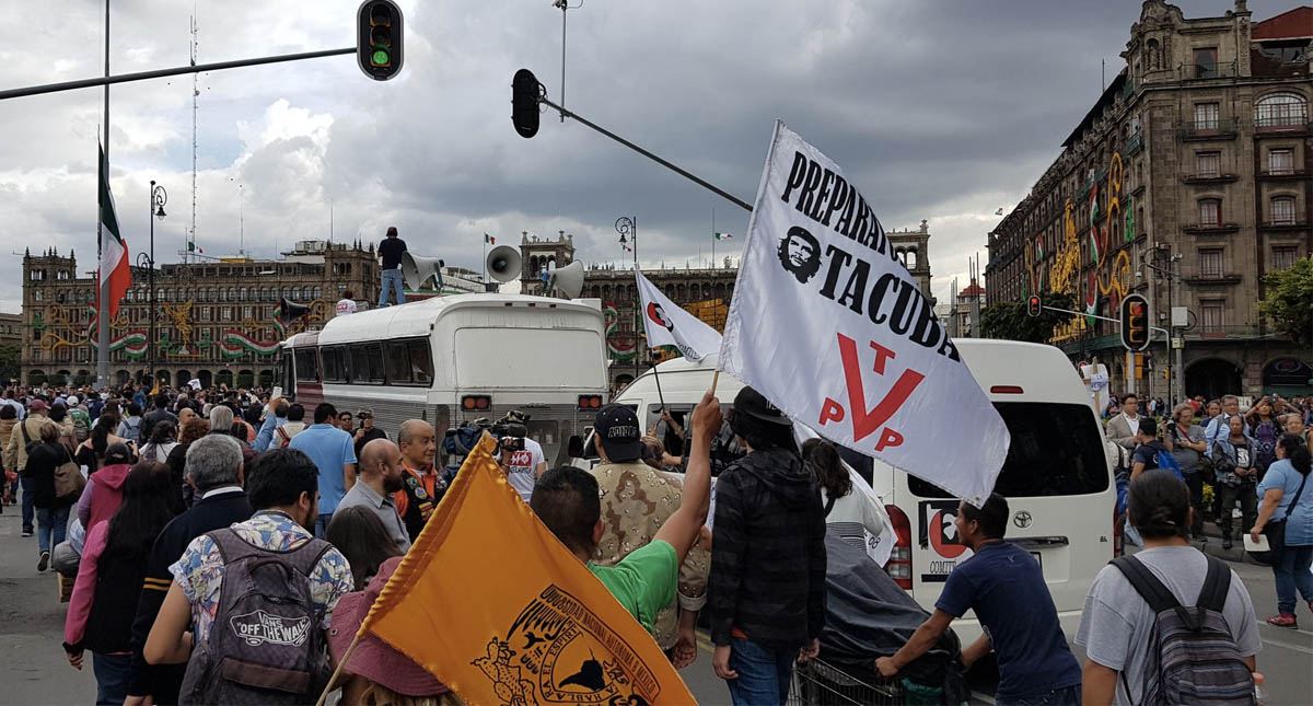 Saldo blanco tras marcha en conmemoración del movimiento de 1968: autoridades - marcha-movimiento-68-zocalo