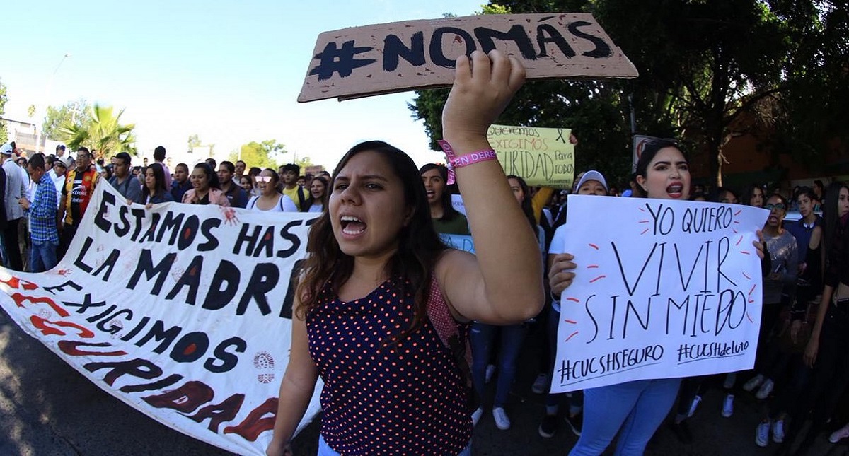 Marchan contra la inseguridad miles de estudiantes en Guadalajara