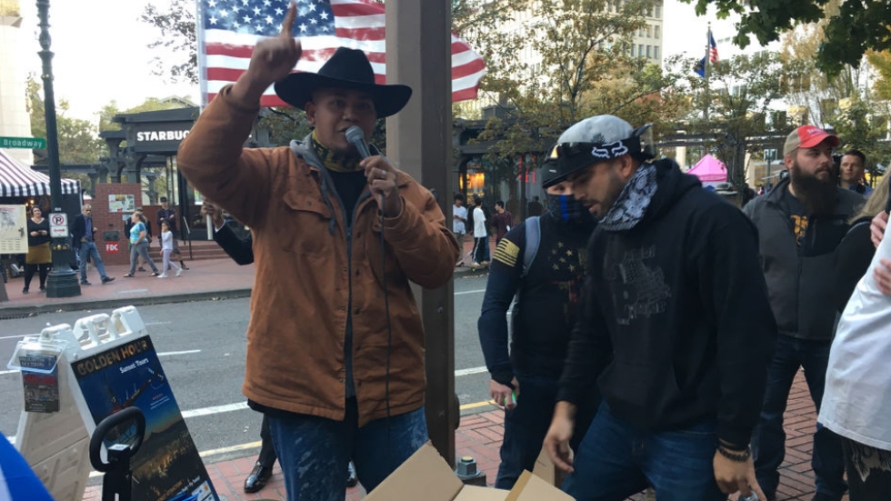 #Video Manifestación de derecha en Oregon termina en riña