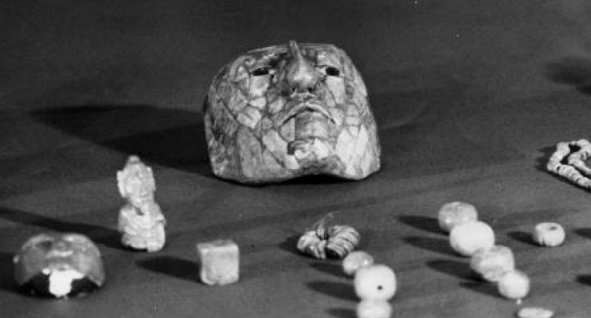 Gael García 'roba' al Museo de Antropología en nueva película - mascara-robada-del-museo-de-antropologia