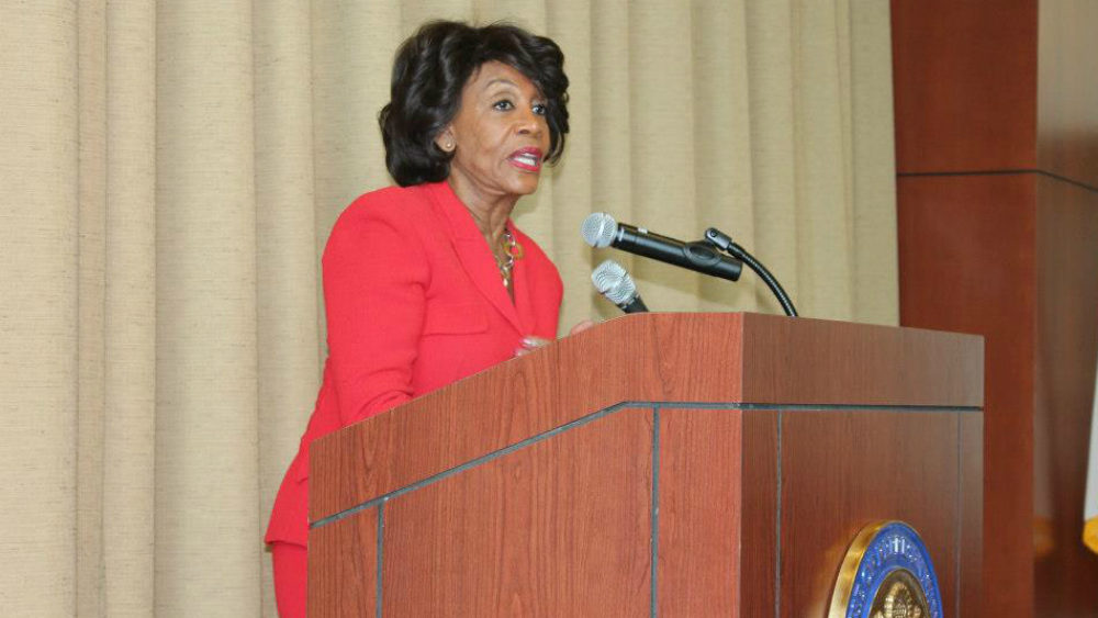 Dos paquetes sospechosos iban dirigidos a demócrata Maxine Waters