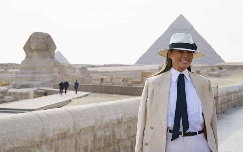 Melania Trump afirma que no siempre está de acuerdo con lo que tuitea su esposo - melania-trump-egipto