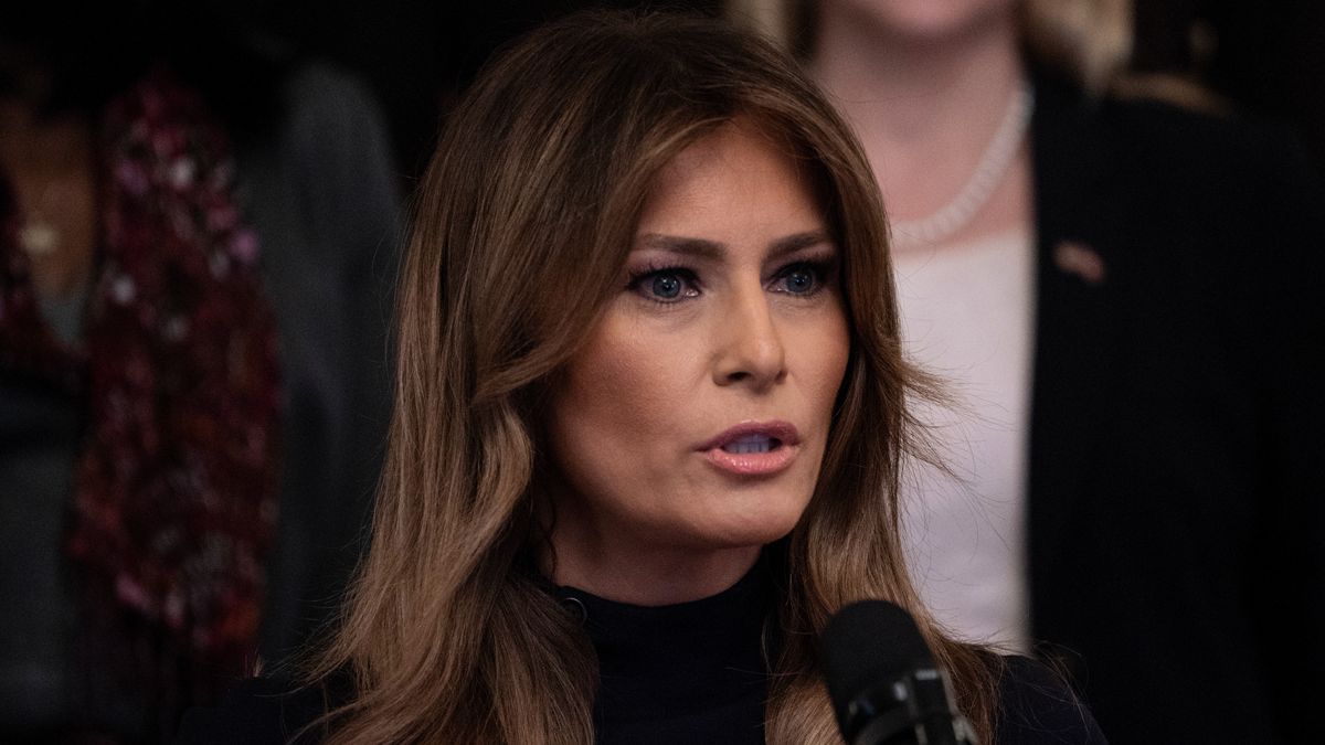 “Ataques cobardes” el envío presuntos explosivos: Melania Trump