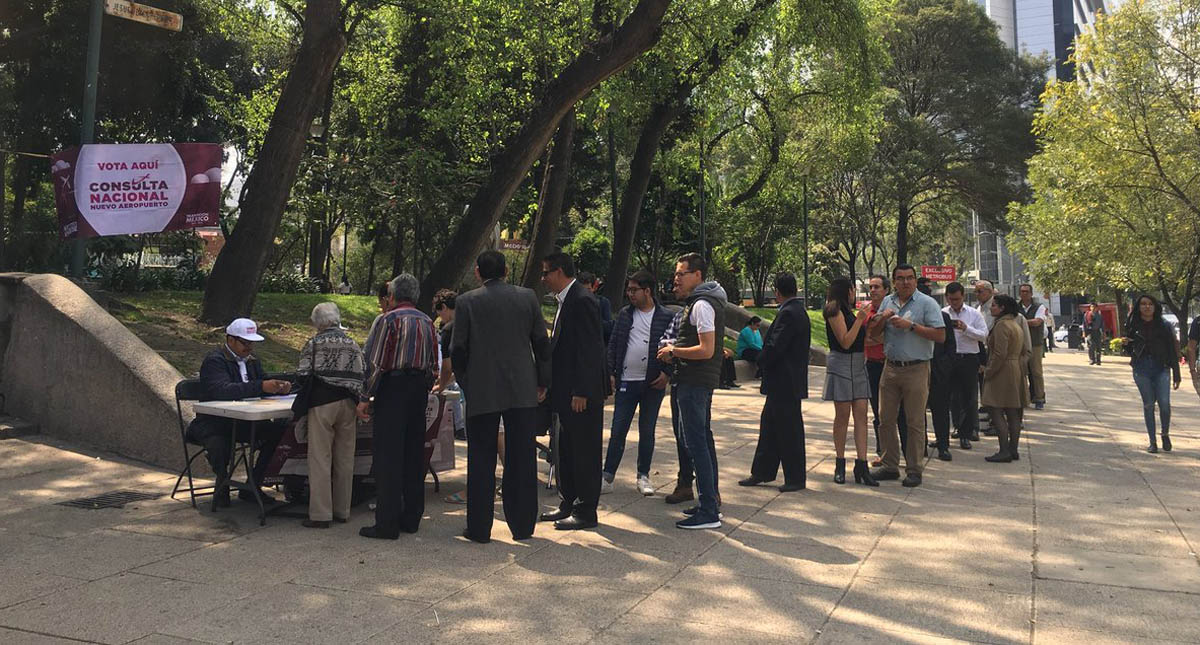 Hoy concluye consulta sobre el NAIM - mesa-de-votacion-sobre-el-naim-en-insurgentes-cdmx