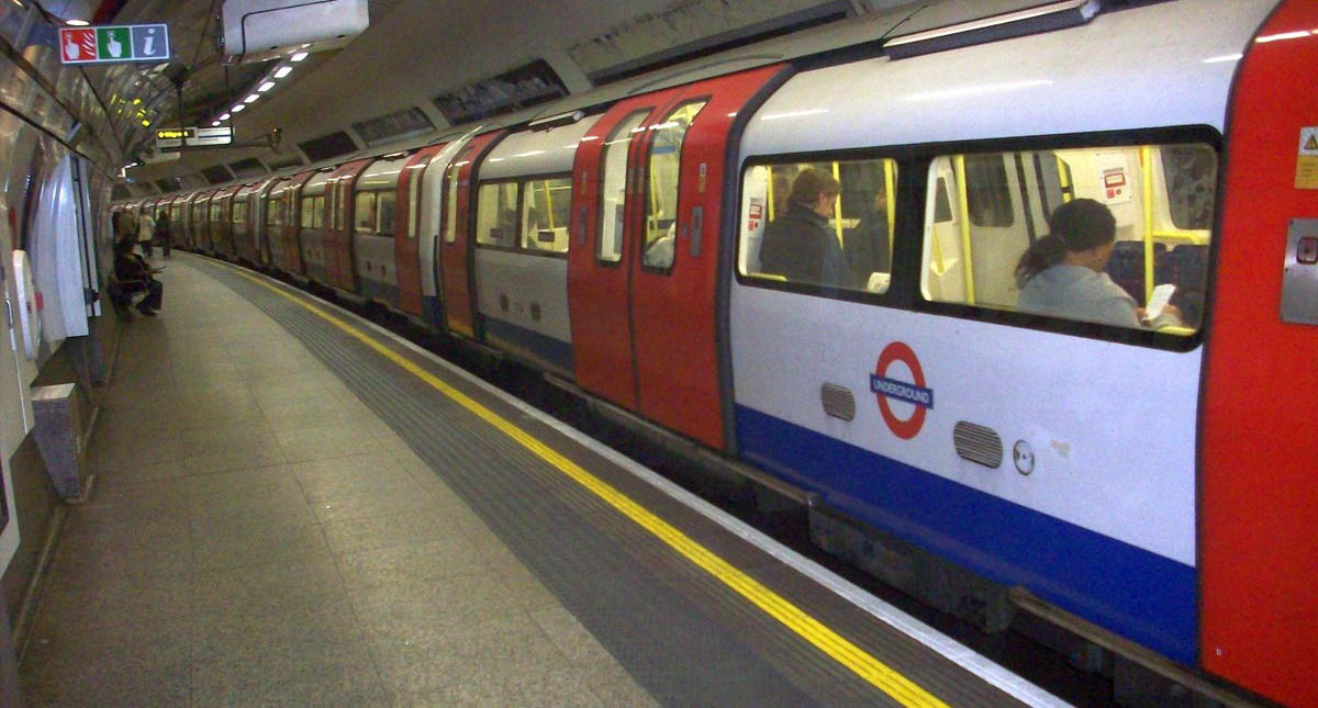 Golpean a mujer por hablar español en Londres - metro-de-londres