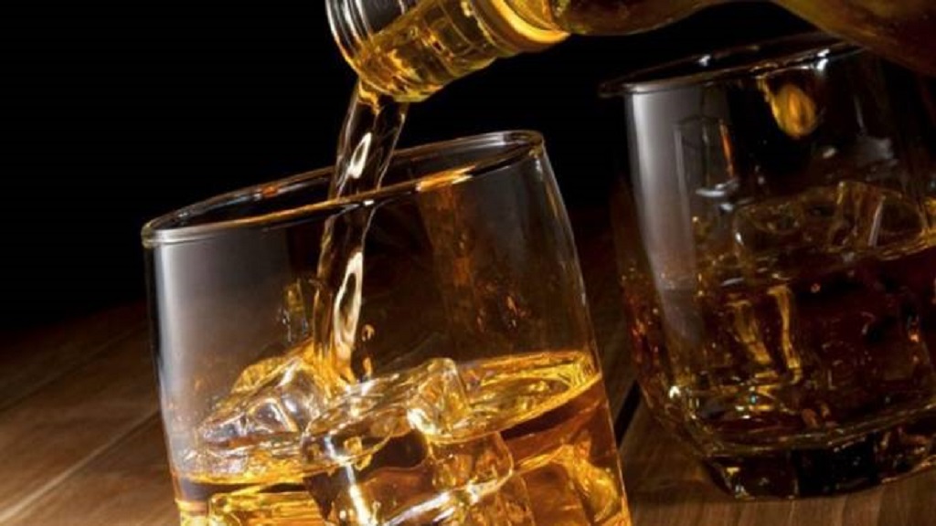 México consume 42.5 por ciento de alcohol ilícito