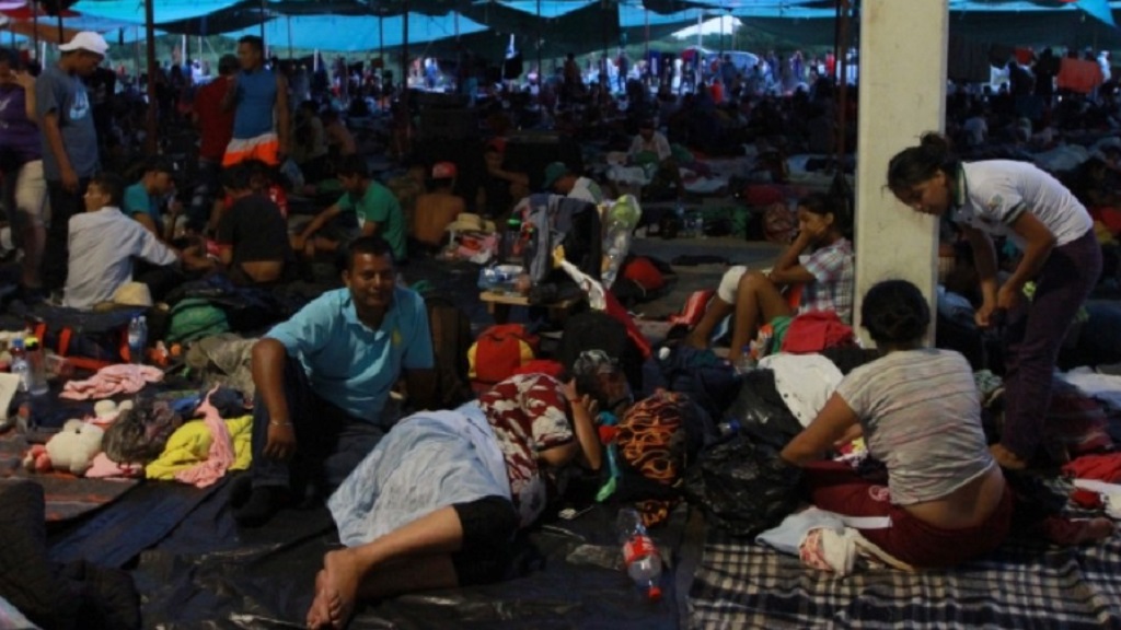 Migrantes detienen caravana en Juchitán - migrantes-en-juchitan-oaxaca