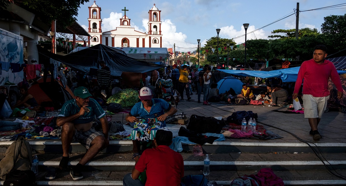 Caravana migrante inicia viaje de 96 km para llegar a Arriaga - migrantes-en-pijijiapan