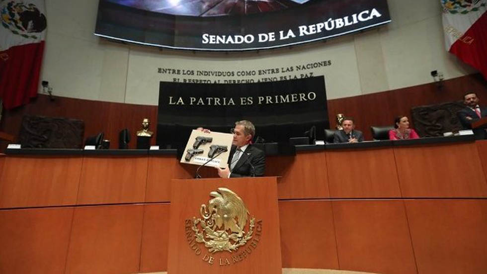 Mancera propone cárcel para quienes usen armas réplica en delitos