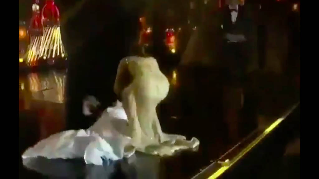 #Video Miss Paraguay se desmaya tras ganar certamen de belleza