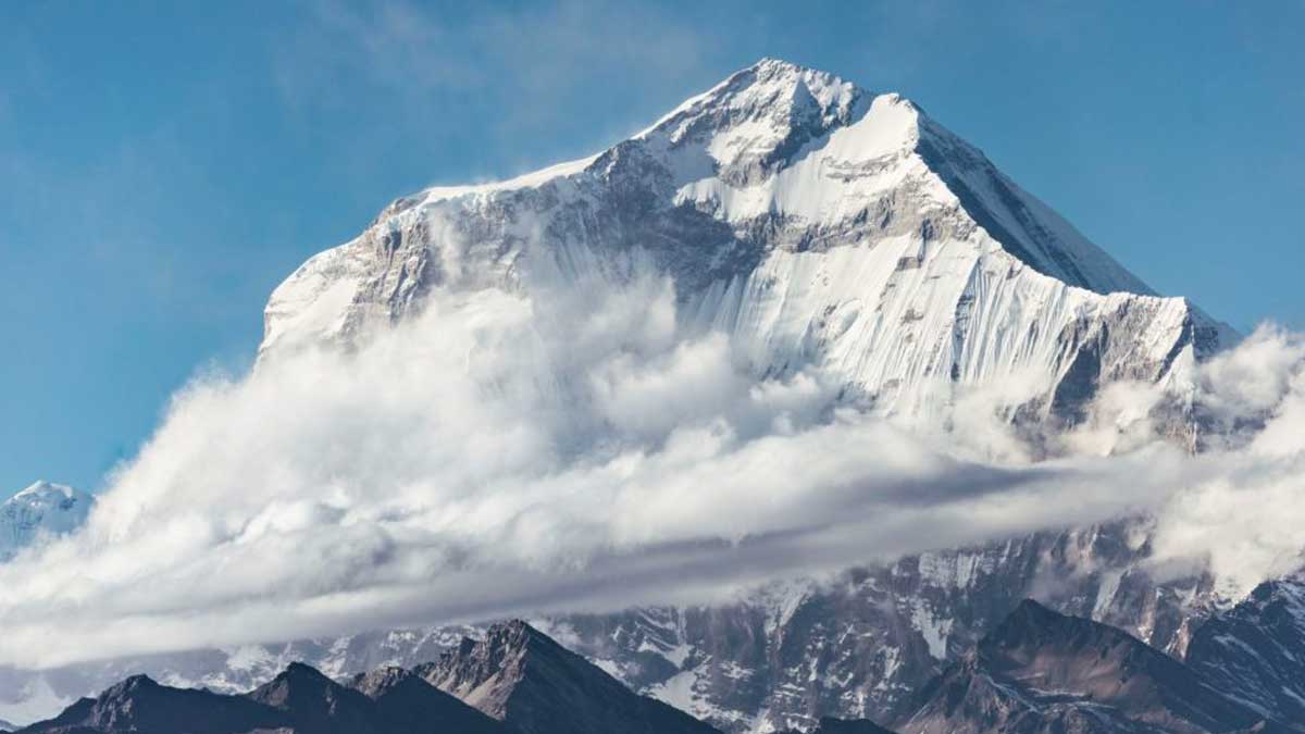 Nueve alpinistas mueren por tormenta en Nepal