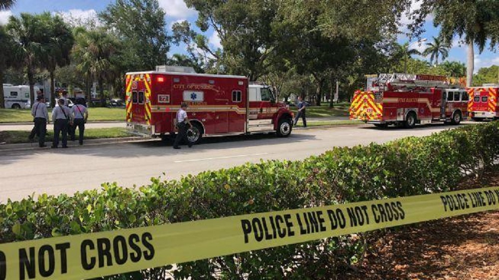 Envían paquete sospechoso a legisladora demócrata de Miami - movilizacion-en-las-oficinas-de-debbie-wasserman