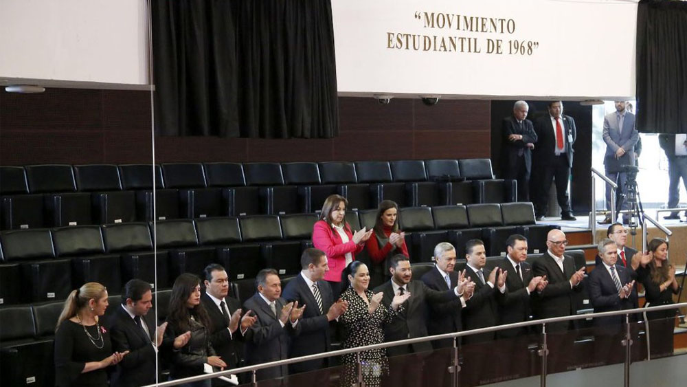 Develan placa conmemorativa en el Senado por movimiento de 1968