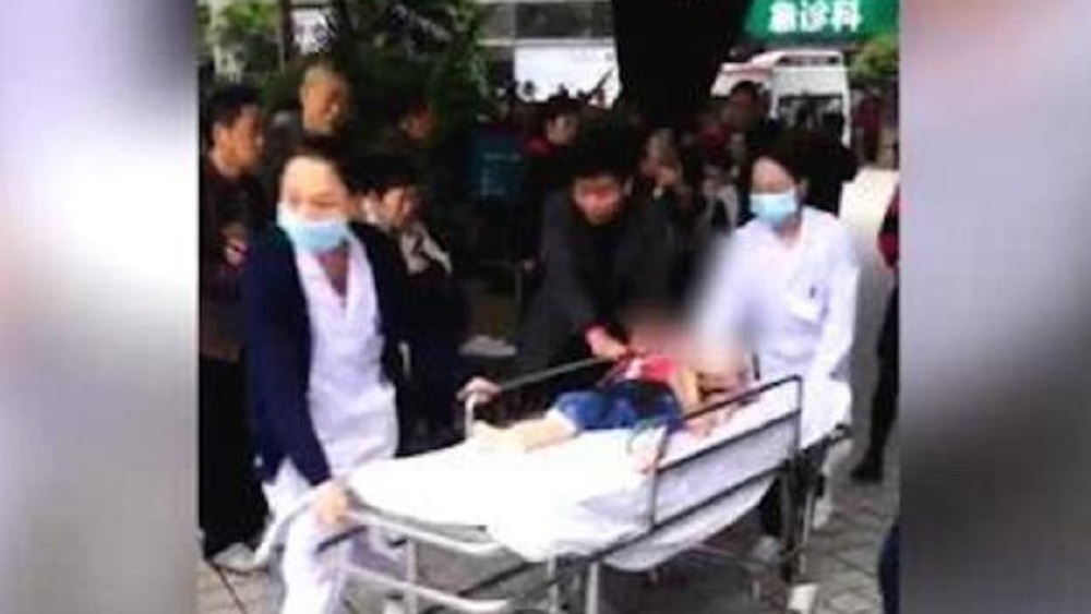 #Video Mujer acuchilla a 14 niños en kinder de China