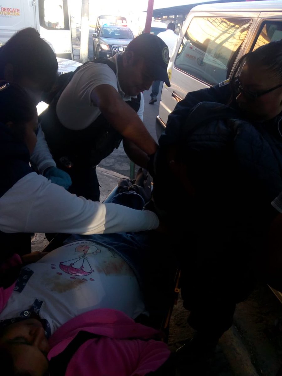 Policía de Nezahualcóyotl auxilia a mujer que dio a luz en vía pública - mujer-da-a-luz-nezahualcoyotl-policia-3