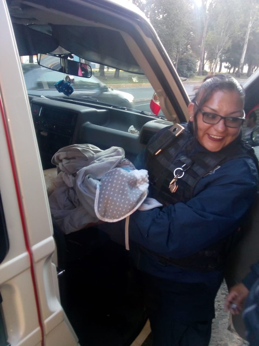 Policía de Nezahualcóyotl auxilia a mujer que dio a luz en vía pública - mujer-da-a-luz-nezahualcoyotl-policia-4