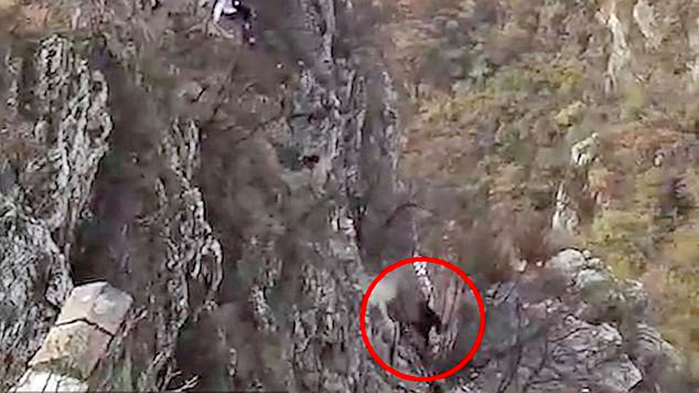 #Video Mujer cae de acantilado en la Gran Muralla China