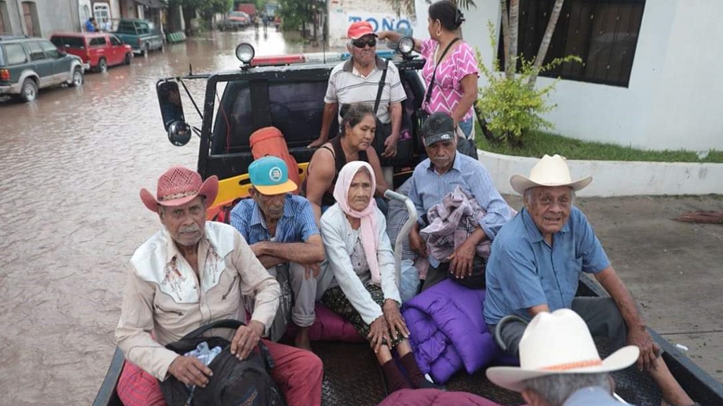 Continúa la emergencia en Nayarit, tras inundaciones que dejó Willa