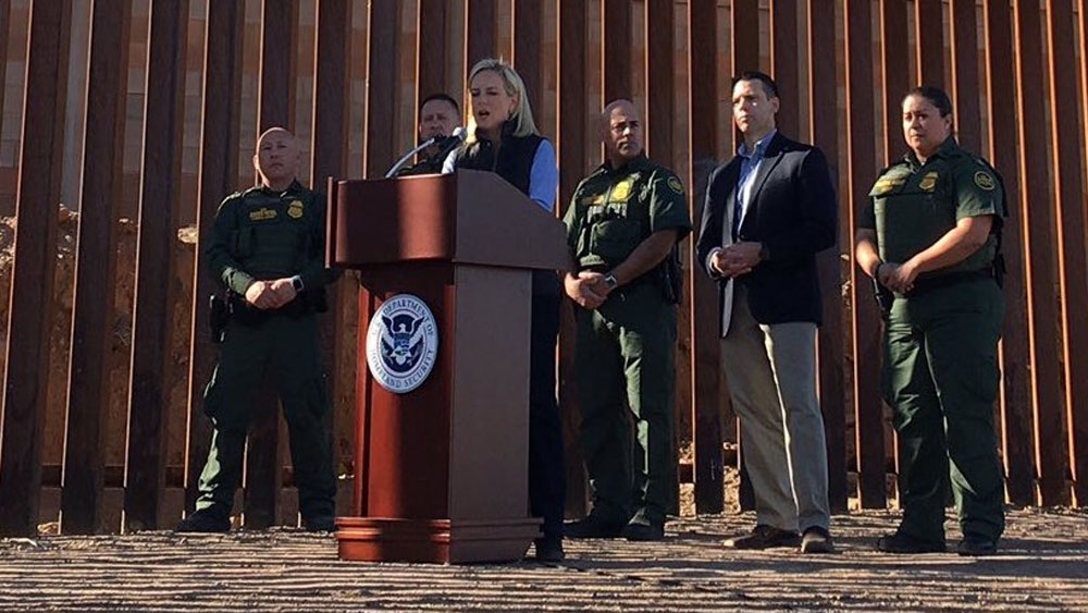 Nielsen pide a migrantes atender advertencias y regresar a sus países