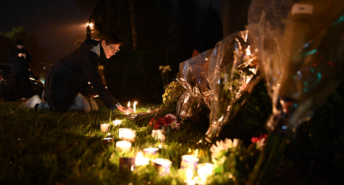 Ancianos, la mayoría de las víctimas de matanza en Pittsburgh - ofrenda-a-victimas-de-tiroteo-en-sinagoga-de-pittsburgh