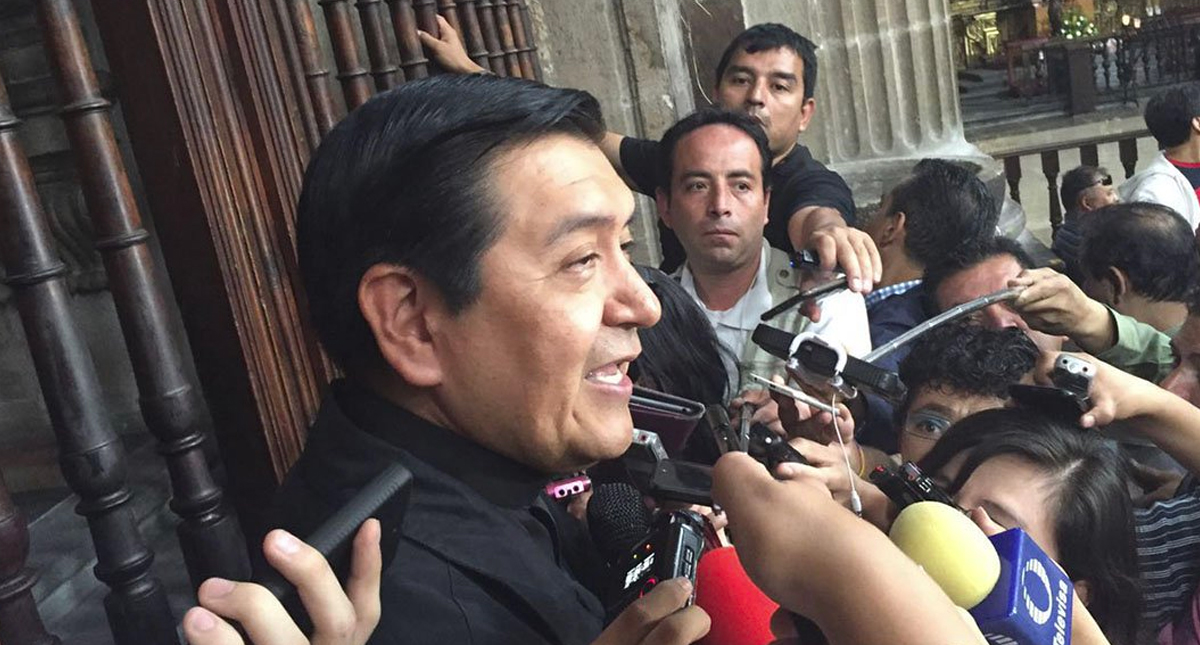 Falso que Norberto Rivera abandone el país: padre Hugo Valdemar