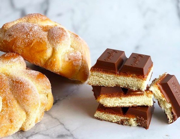 Nuevas versiones de pan de muerto para probar esta temporada - pan-de-muerto-chocolate-relleno