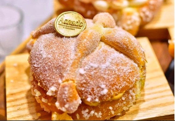 Nuevas versiones de pan de muerto para probar esta temporada - pan-de-muerto-matcha