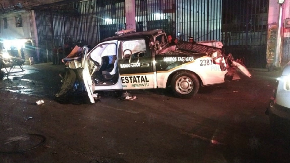 Tractocamión choca patrulla del Edomex y lesiona a seis policías
