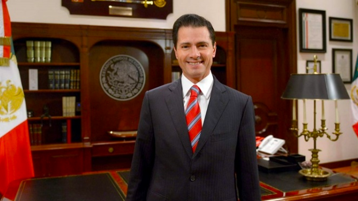 Peña Nieto felicita a médicos en su día