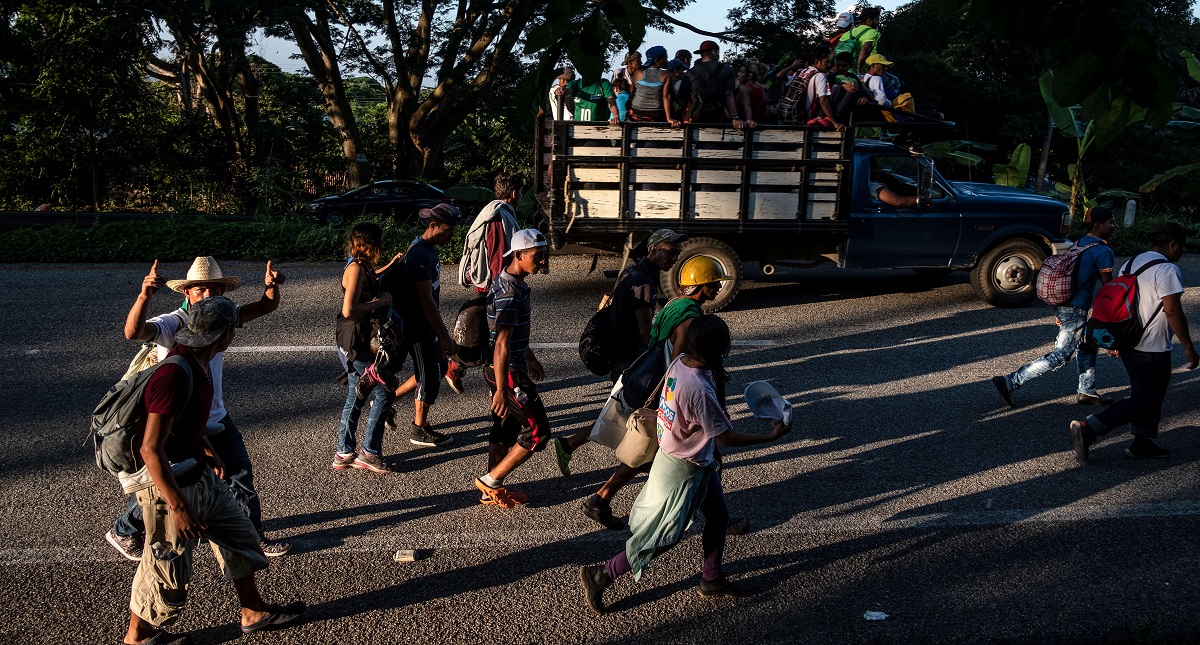 Caravana migrante inicia viaje de 96 km para llegar a Arriaga