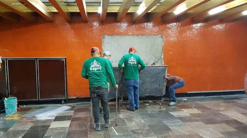 Retiran del Metro placas alusivas a Díaz Ordaz; es un mensaje de paz, dice Amieva - placas-metro-1968