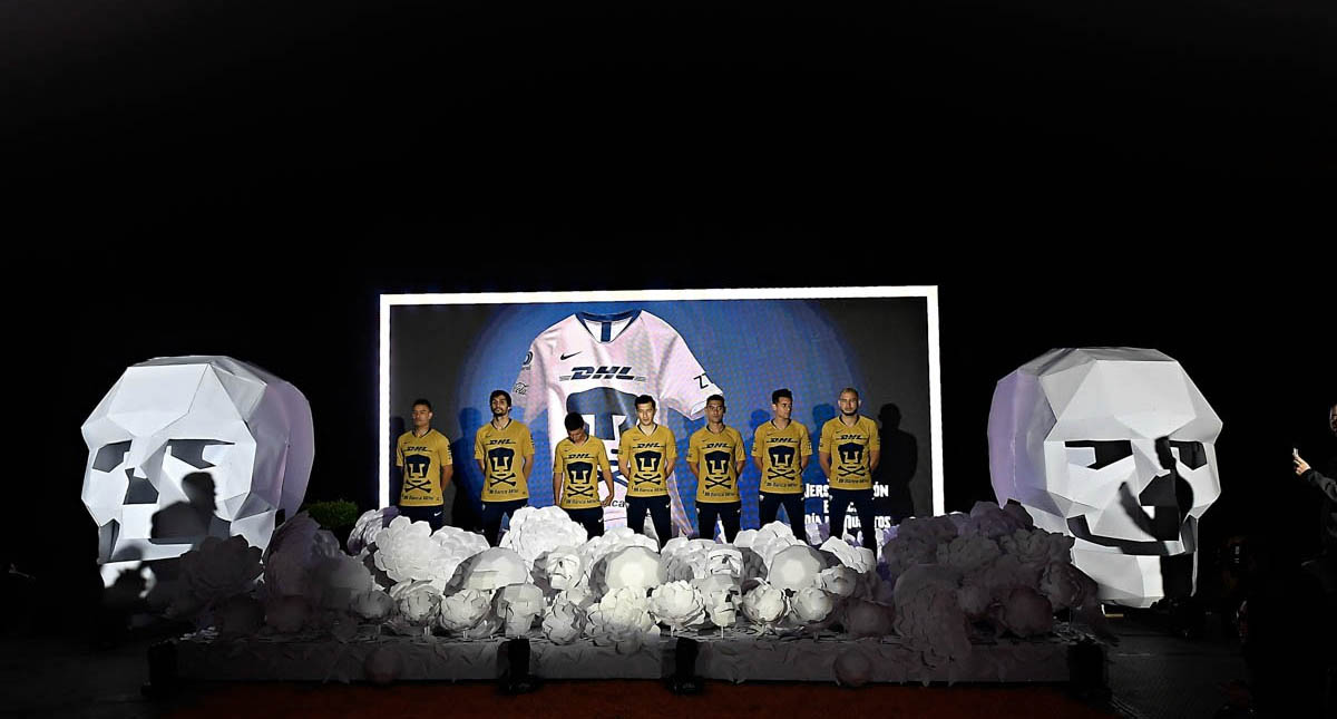 Pumas presenta su camiseta conmemorativa del Día de Muertos