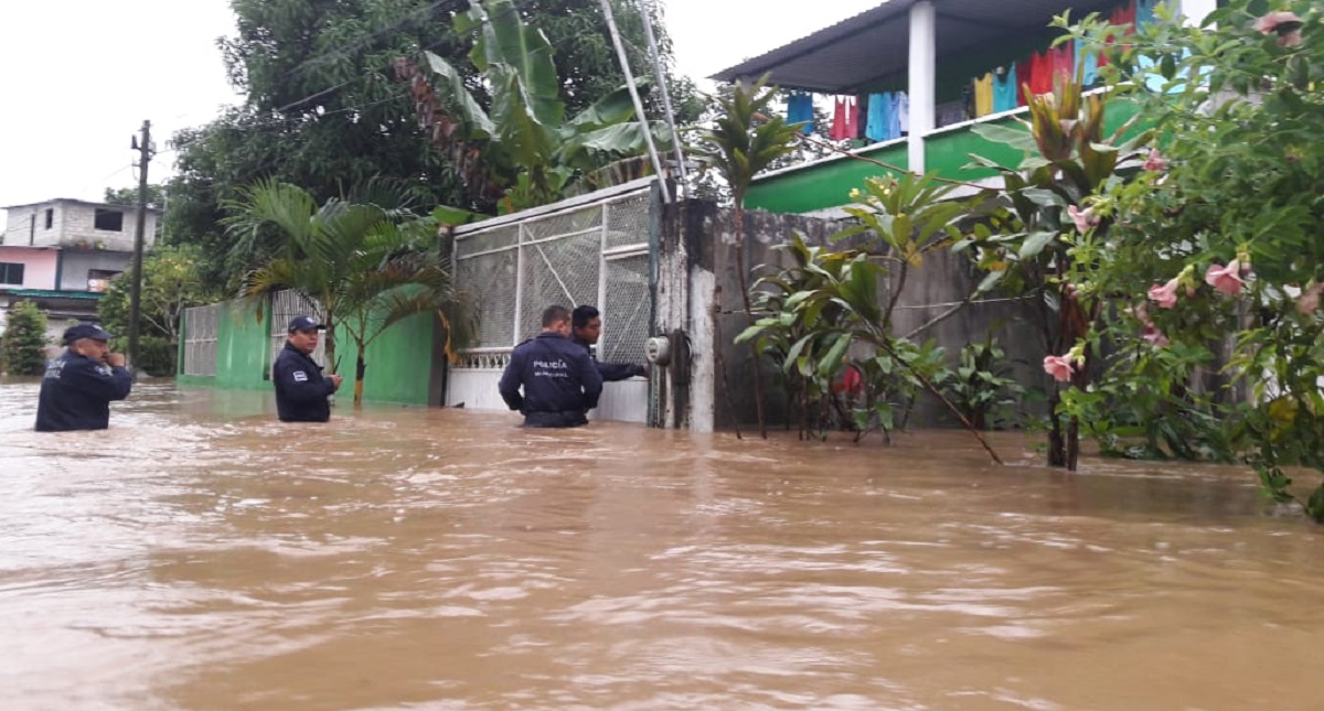 Suman 13 muertos por lluvias en Oaxaca - policia-de-oaxaca-recorriendo-zonas-afectadas-por-vicente