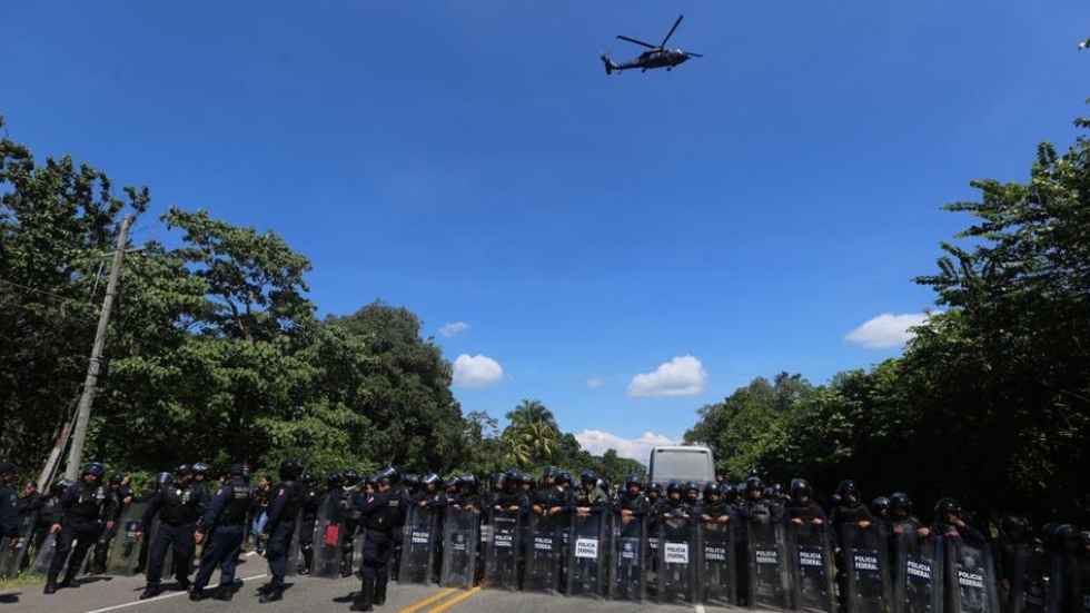 Policía Federal refuerza seguridad ante paso de caravana migrante