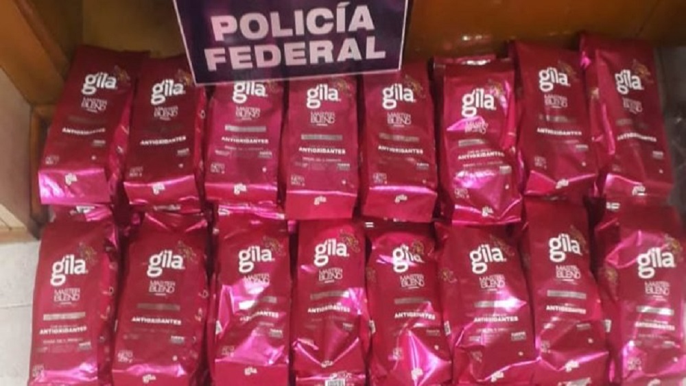 Policía Federal incauta crystal dentro de bolsas de café en el AICM