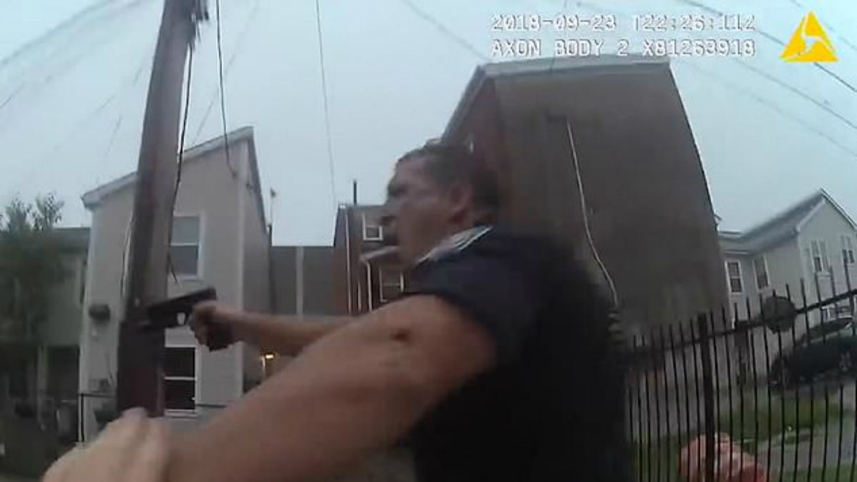 #Video Policía resulta herido tras abatir a agresor en Baltimore