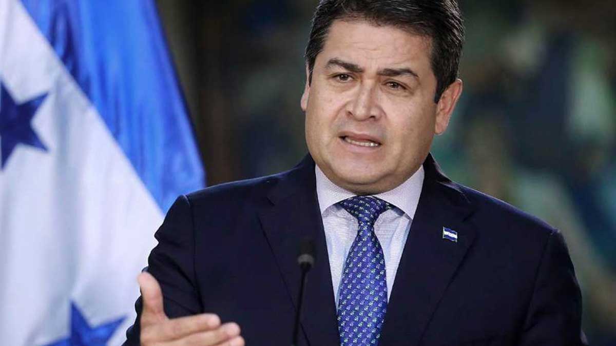 Presidente de Honduras llega a Guatemala para abordar plan migratorio