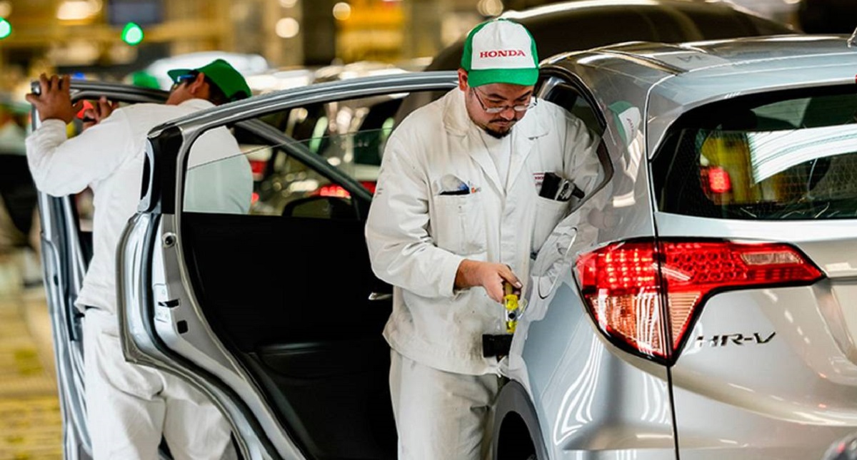 Disminuye producción y exportación de automóviles en enero, reporta Inegi