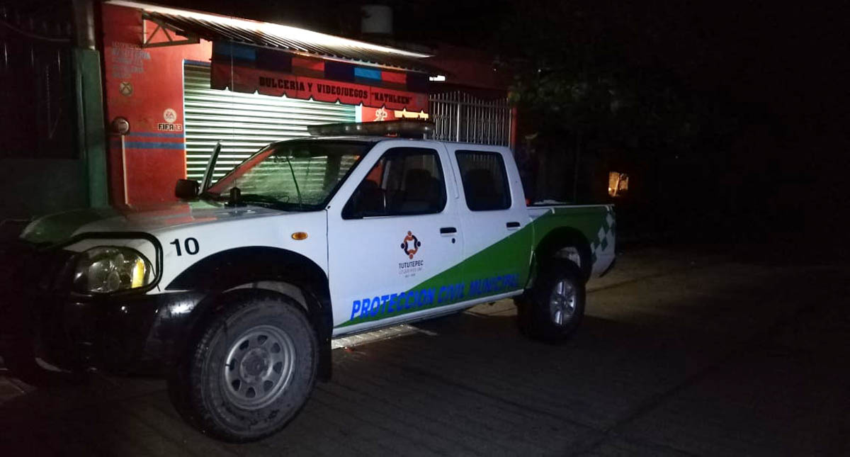 Capturan cocodrilo frente a kinder en Tututepec, Oaxaca - proteccion-civil-tututepec